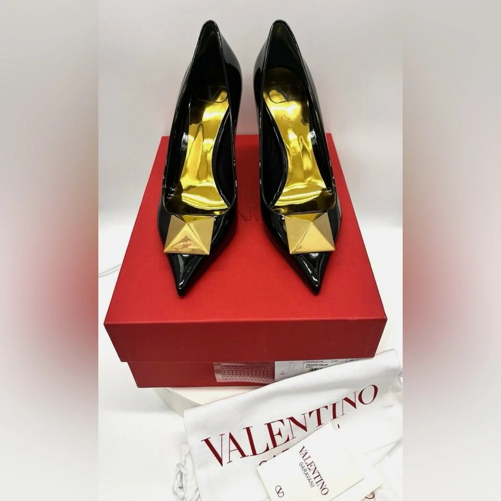 NEW Valentino Garavani One Stud Pointy-toe Patent Leather Pumps. 7.5 US/37.5 EU - Picture 1 of 13